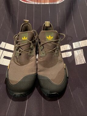 adidas Olive Green Men's Low-Top Athletic Sneakers with Black Toe